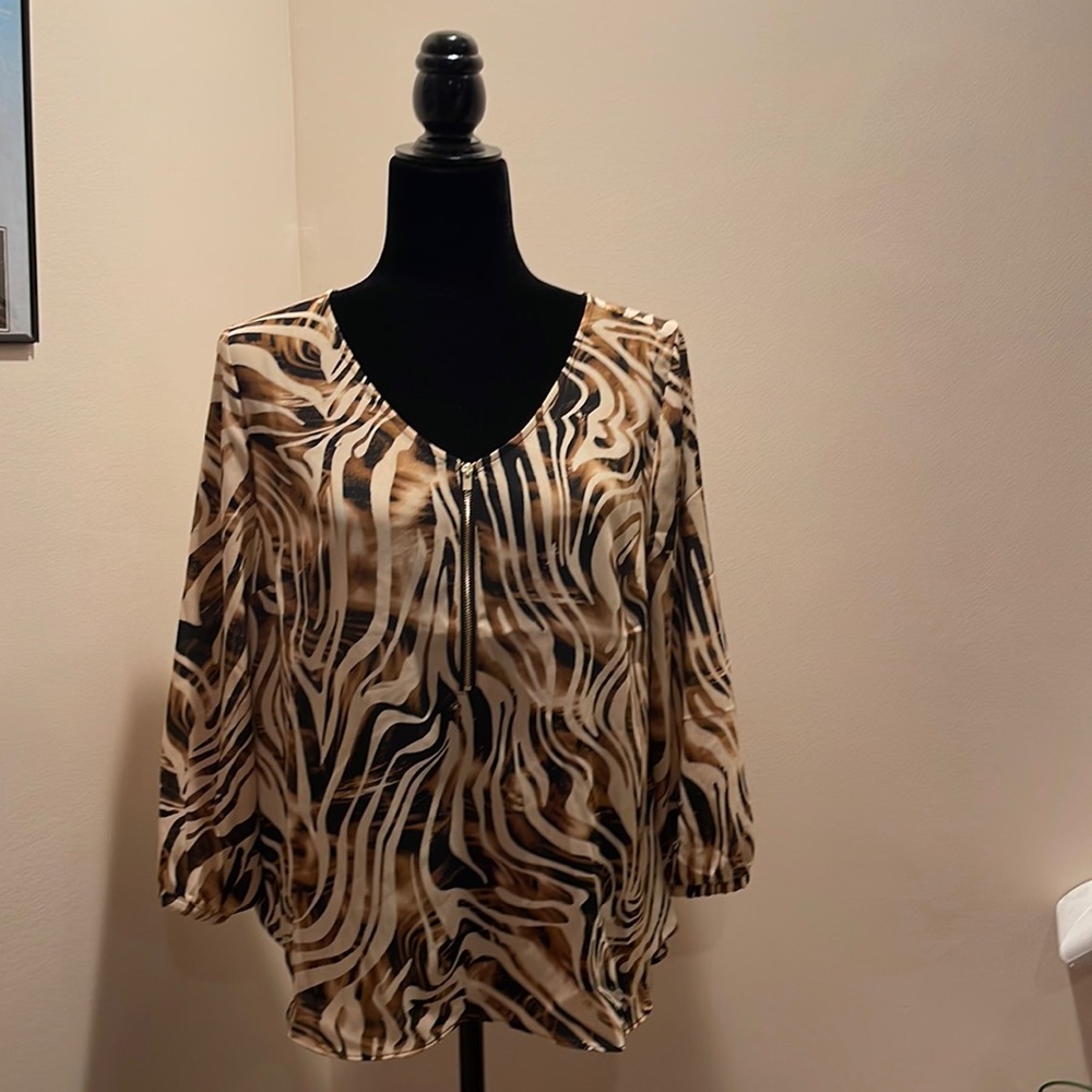 NWT- Bold Elements Top
